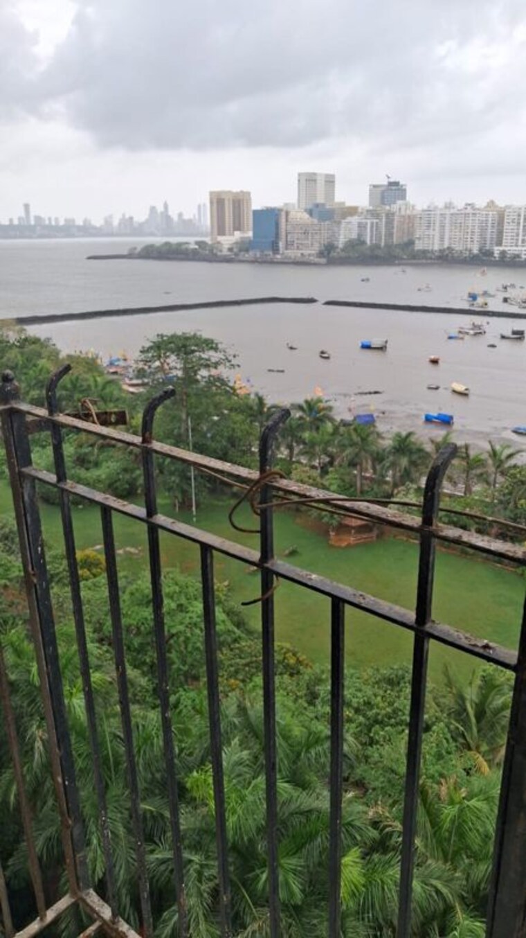Balcony, cuffe parade 2 Bedroom 1000 Sq.Ft. Apartment In Cuffe Parade Mumbai 10357339