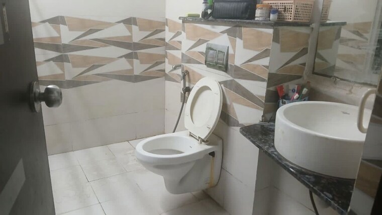 Bathroom, gaur-sportswood 3.5 Bedroom 1895 Sq.Ft. Apartment In Sector 79 Noida 10357366