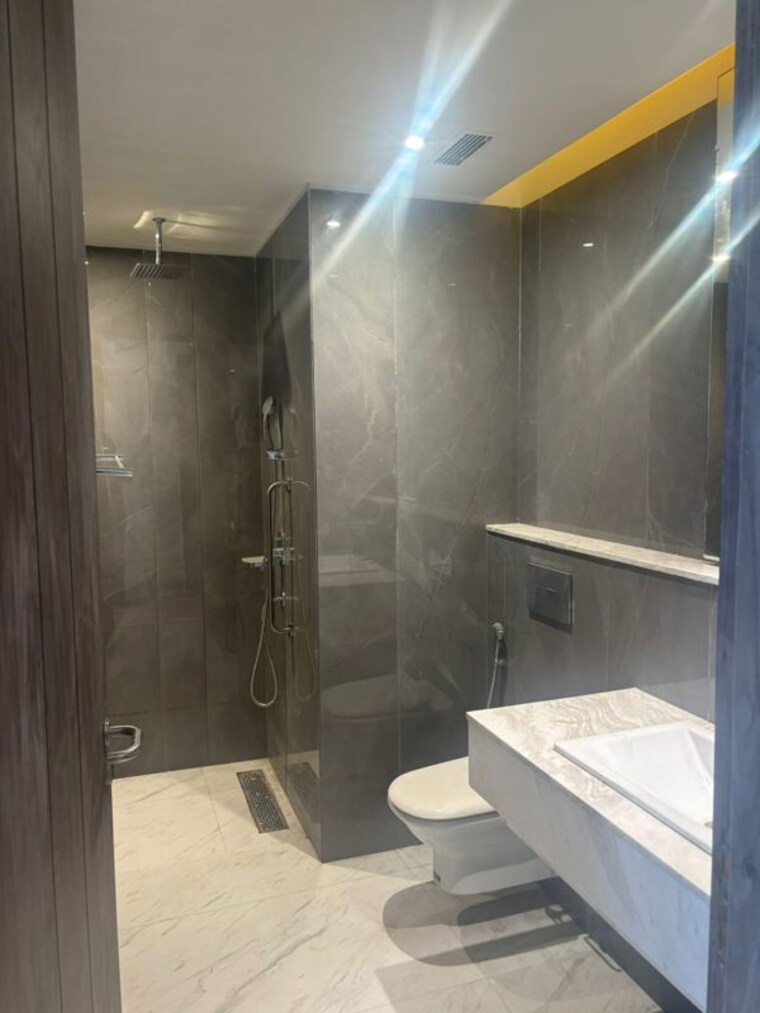 Bathroom, sector 37 5 Bedroom 100 Sq.Yd. Independent House In Sector 37 Gurgaon 10357406