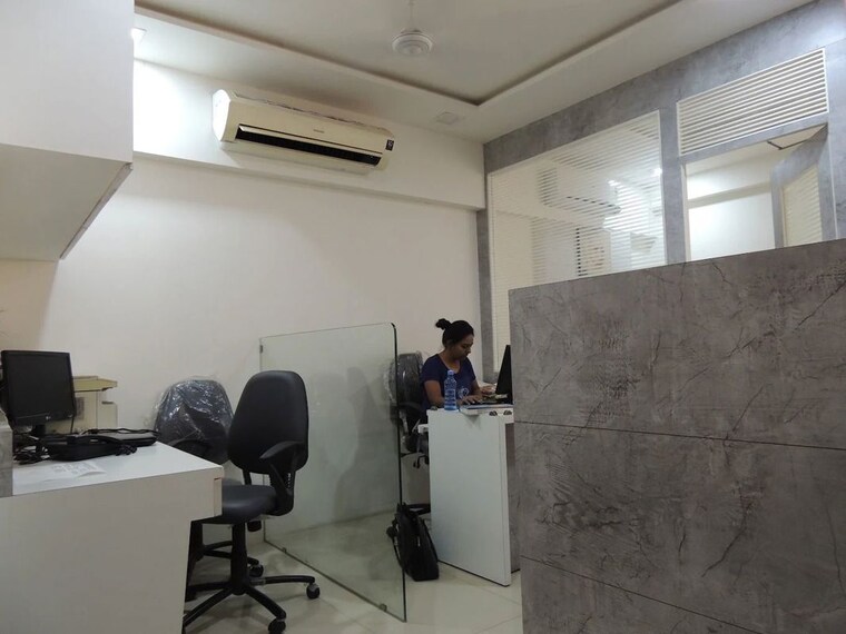Team Area, goyal-palladium Commercial Office Space 685 Sq.Ft. In Makarba Ahmedabad 10357432