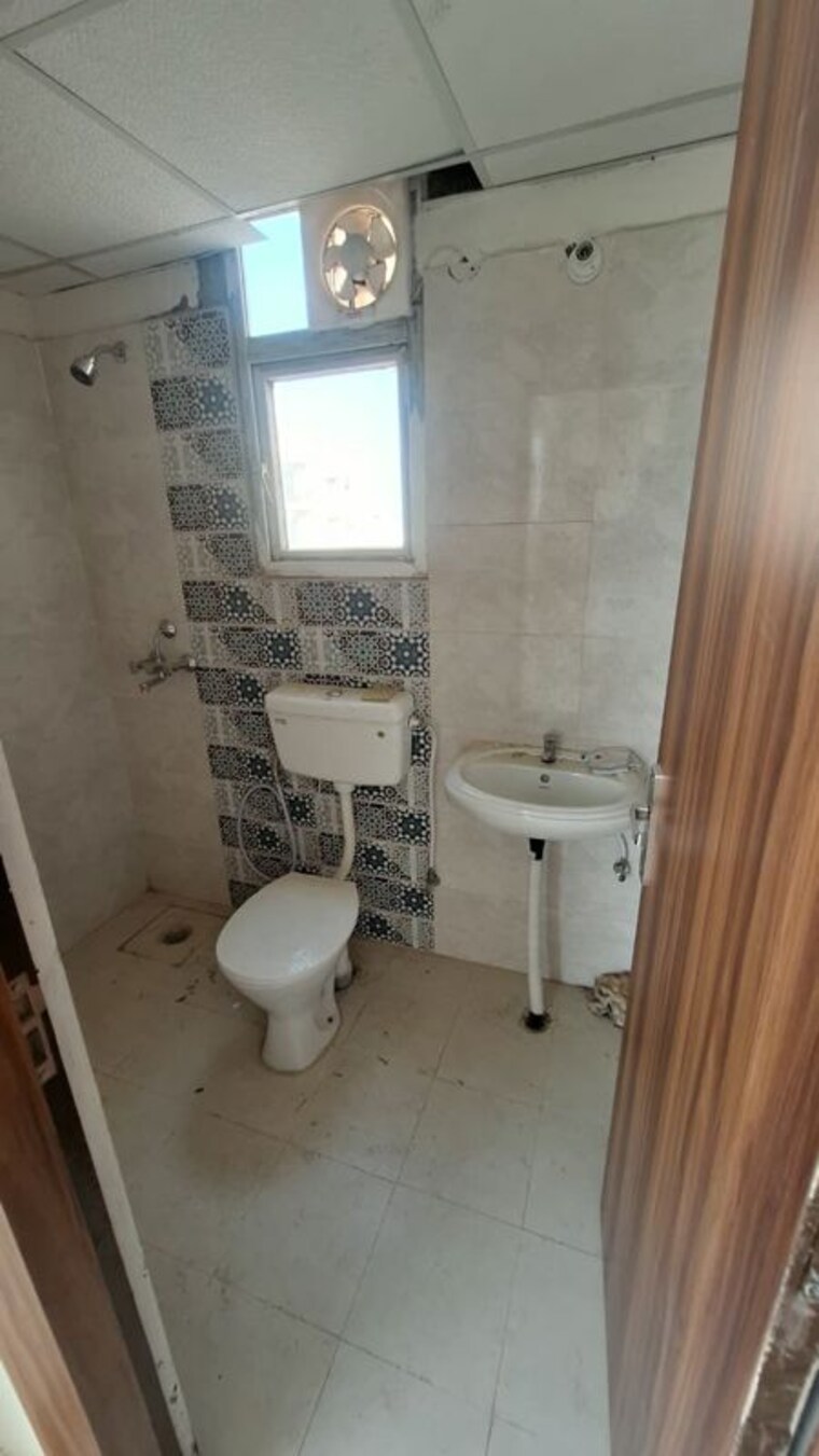 Bathroom, pyramid-altia 3 Bedroom 700 Sq.Ft. Apartment In Sector 70 Gurgaon 10357427