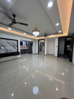Room in 3 BHK Apartment at Saket – for Rent