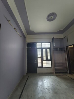 Room in 3 BHK Apartment at Aiman House, Mahanagar – for Rent