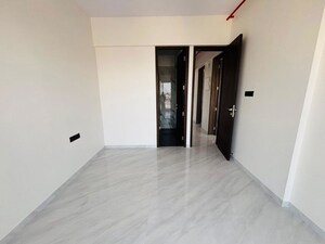 Room in 2 BHK Apartment at Kabra Garnet, Malad West – for Rent
