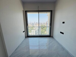 Room in 2 BHK Apartment at Kabra Garnet, Malad West – for Rent