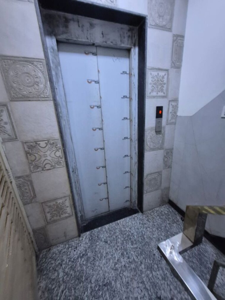 Bathroom, mayur vihar 3.5 Bedroom 950 Sq.Ft. Builder Floor In Mayur Vihar Delhi 10357697