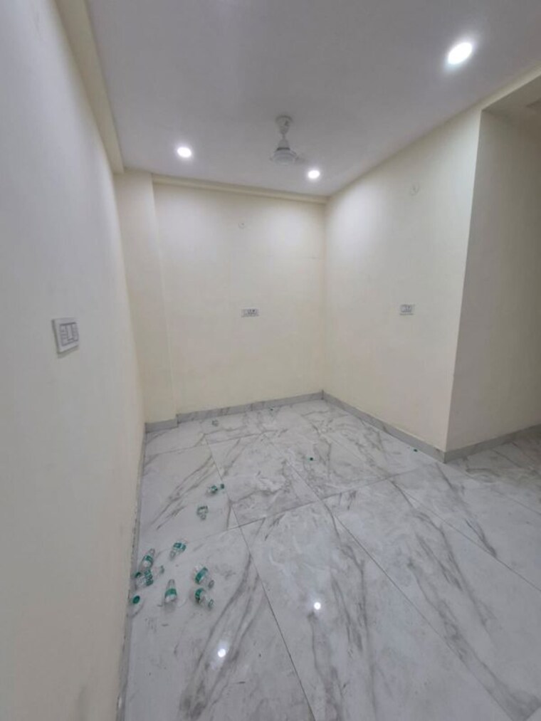 Room, mayur vihar 3.5 Bedroom 950 Sq.Ft. Builder Floor In Mayur Vihar Delhi 10357697
