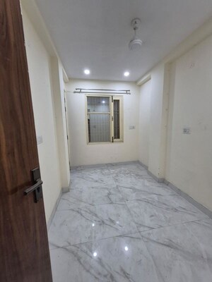 Room in 3.5 BHK Builder Floor at Mayur Vihar – for Sale