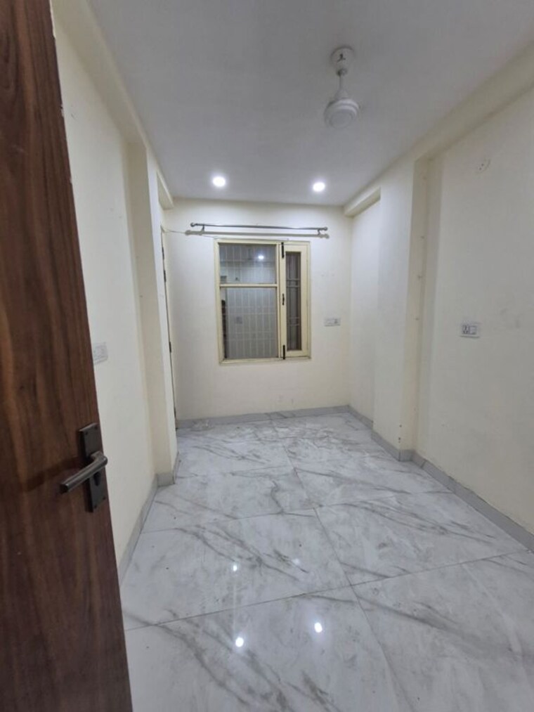 Room, mayur vihar 3.5 Bedroom 950 Sq.Ft. Builder Floor In Mayur Vihar Delhi 10357697