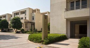 6 BHK Villa – Exterior View View at Emaar MGF Metropolis, Dlf Phase ii - for Sale