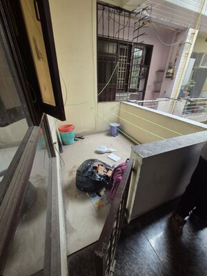 Team Area in 2.5 BHK Builder Floor at Mayur Vihar – for Sale