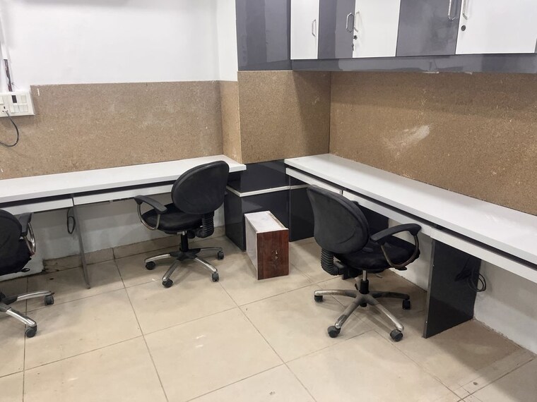 Team Area, netaji subhash place Commercial Office Space 450 Sq.Ft. In Netaji Subhash Place Delhi 10357732