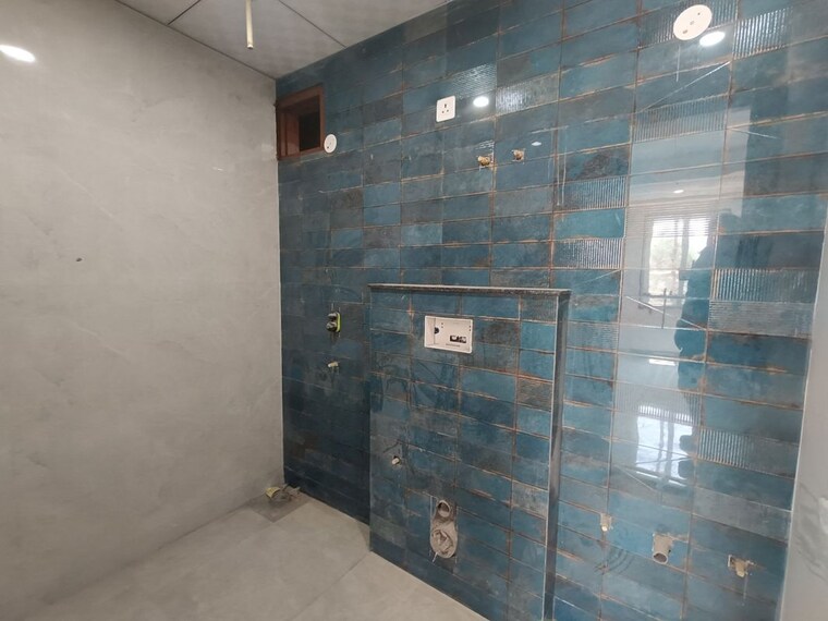 Bathroom, hajipur 4 Bedroom 2200 Sq.Ft. Builder Floor In Hajipur Noida 10357741