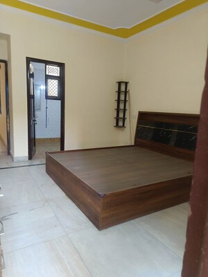 Room in 3 BHK Builder Floor at SS Southend Elite, Sector 49 – for Rent