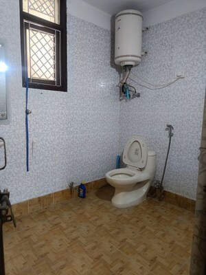Bathroom in 3 BHK Builder Floor at SS Southend Elite, Sector 49 – for Rent