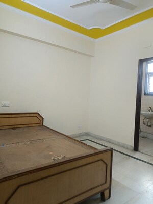 Room in 3 BHK Builder Floor at SS Southend Elite, Sector 49 – for Rent