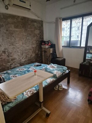 Bedroom in 2 BHK Apartment at Ashirwad CHS Santacruz East, Santacruz East – for Rent