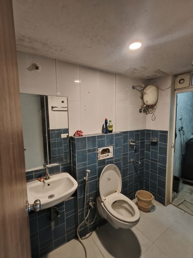 Bathroom, lodha-amara 2 Bedroom 672 Sq.Ft. Apartment In Kolshet Road Thane 10357820