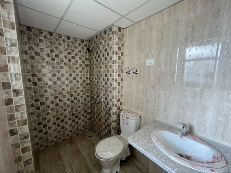 Bathroom, mahagun-mantra-i 3 Bedroom 1180 Sq.Ft. Apartment In Sector 10 Greater Noida Greater Noida 9451586