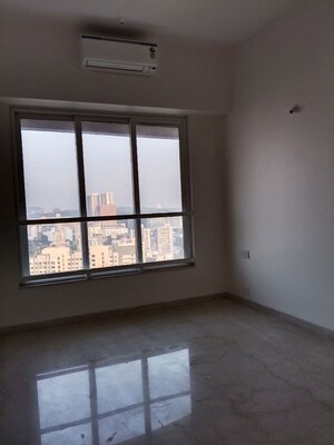 Room in 3.5 BHK Apartment at Kalpataru Radiance, Goregaon West – for Rent