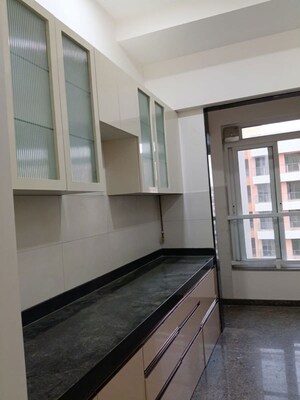 Room in 3.5 BHK Apartment at Kalpataru Radiance, Goregaon West – for Rent
