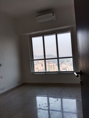 Room in 3.5 BHK Apartment at Kalpataru Radiance, Goregaon West – for Rent