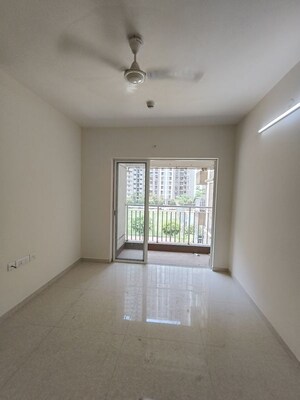 Room in 2 BHK Apartment at Lodha Amara, Kolshet Road – for Rent