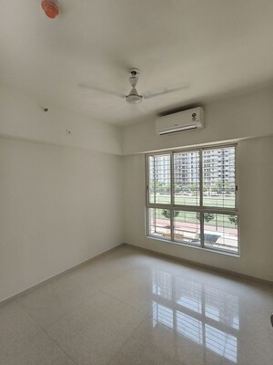 Room in 2 BHK Apartment at Lodha Amara, Kolshet Road – for Rent
