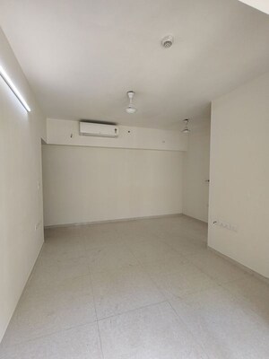 Room in 2 BHK Apartment at Lodha Amara, Kolshet Road – for Rent
