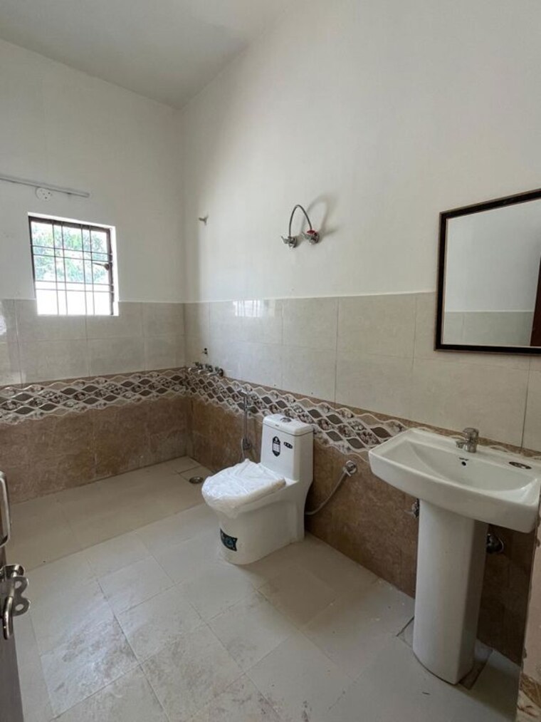 Bathroom, supertech-cape-town 2 Bedroom 1082 Sq.Ft. Apartment In Sector 74 Noida 10357834