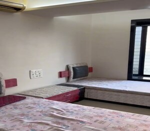 Bedroom in 2 BHK Apartment at Matunga East – for Rent