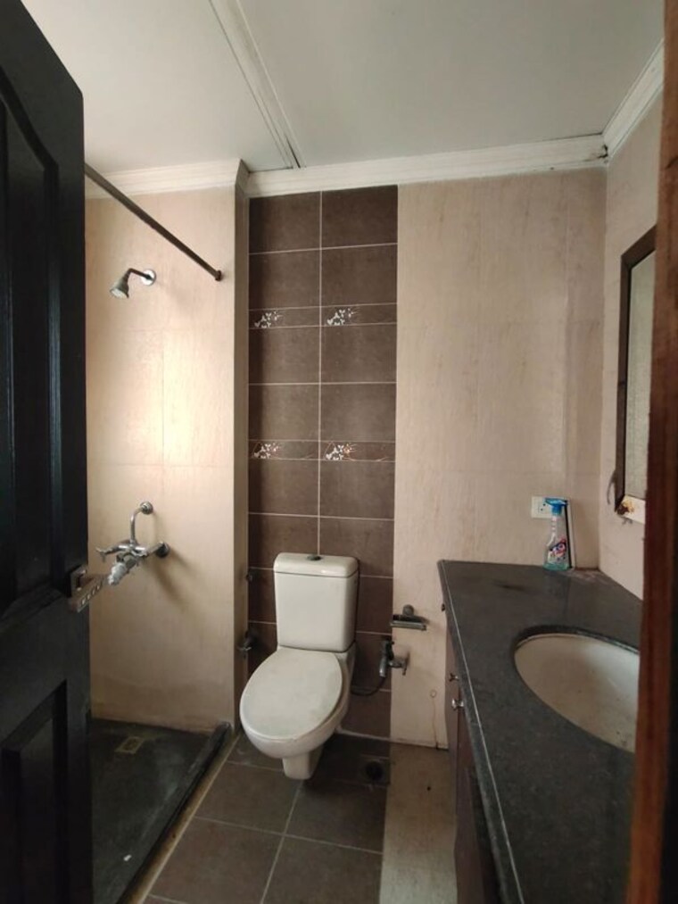 Bathroom, gc-emerald-heights 3 Bedroom 2073 Sq.Ft. Apartment In Vaishali Sector 9 Ghaziabad 10357874