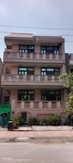 6+ BHK + Pooja Room,Servant Room,Study Room,Extra Room,Basement,Store Room 430 Sq.Ft. Independent House in RWA Apartments Sector 40