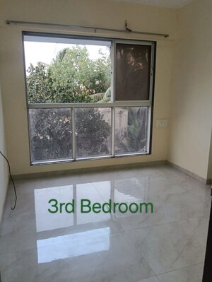 Room in 2.5 BHK Apartment at Rohinton Guruprasad Divine Residency, Chembur – for Rent