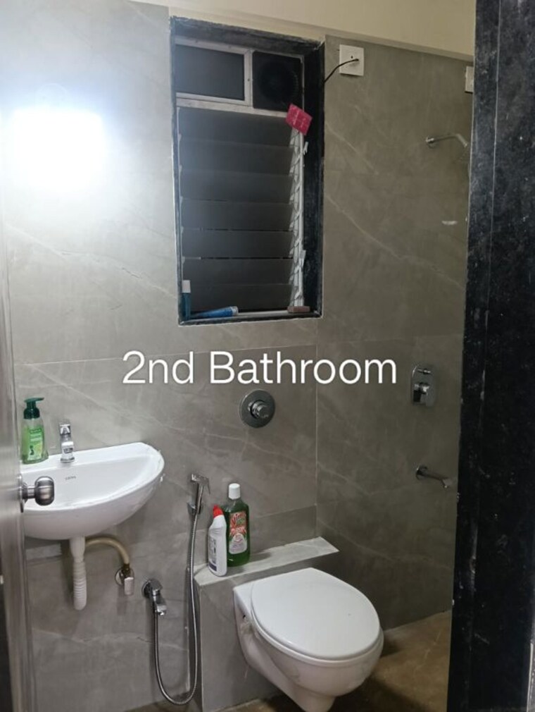 Bathroom, rohinton-guruprasad-divine-residency 2.5 Bedroom 735 Sq.Ft. Apartment In Chembur Mumbai 10357936