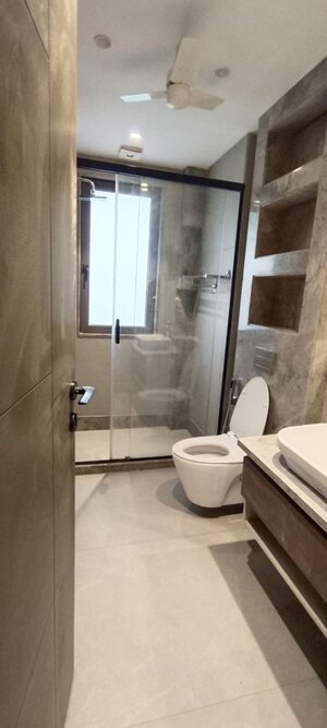 Bathroom in 6+ BHK Independent House at DLF Independent Floors, Dlf City Phase 3 – for Sale