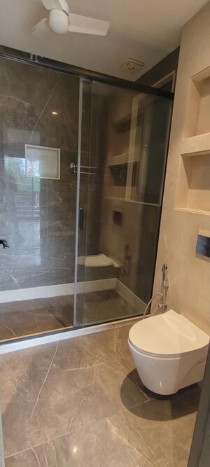 Bathroom in 6+ BHK Independent House at DLF Independent Floors, Dlf City Phase 3 – for Sale