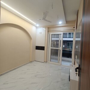 Room in 3 BHK Builder Floor at Laxman Chowk – for Rent
