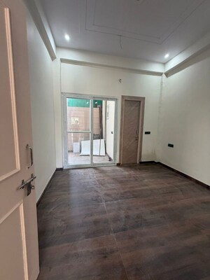 Room in 4 BHK Villa at Gaur Yamuna City – for Rent