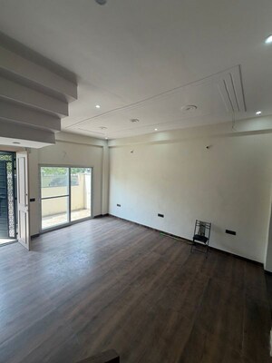 Room in 4 BHK Villa at Gaur Yamuna City – for Rent