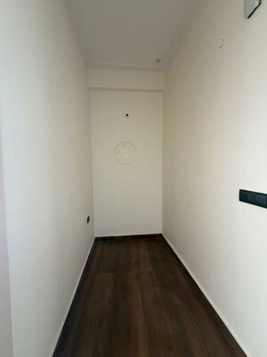 Room in 4 BHK Villa at Gaur Yamuna City – for Rent