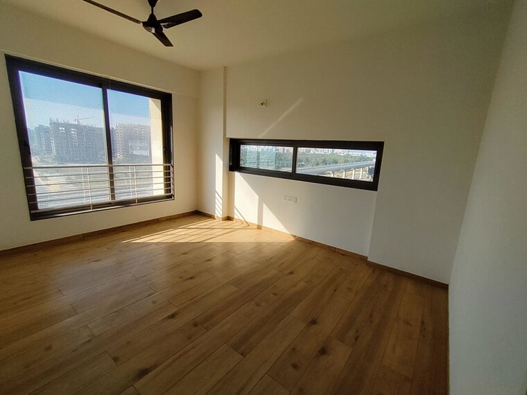 Room, raysan 3 Bedroom 280 Sq.Yd. Apartment In Raysan Gandhinagar 10336097