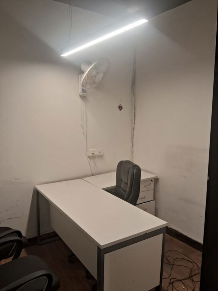 Bathroom, sector 10 Commercial Office Space 300 Sq.Ft. In Sector 10 Noida 10358059