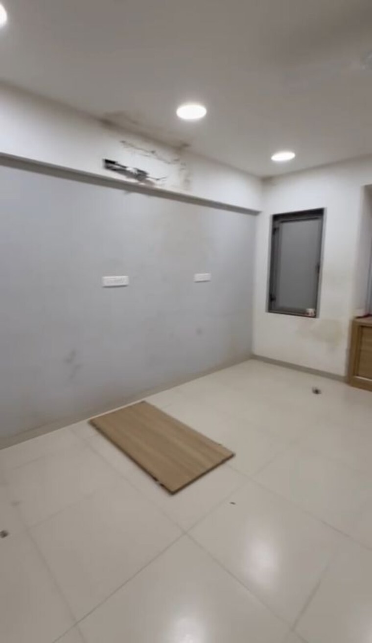Room, shivalik-satyamev Commercial Office Space 835 Sq.Ft. In Bopal Ahmedabad 10358074