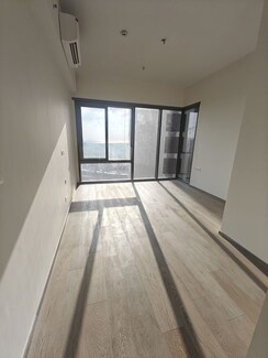 3.5 BHK + Pooja Room,Servant Room,Extra Room,Basement Apartment For Rent in Piramal Mahalaxmi Central Tower 2