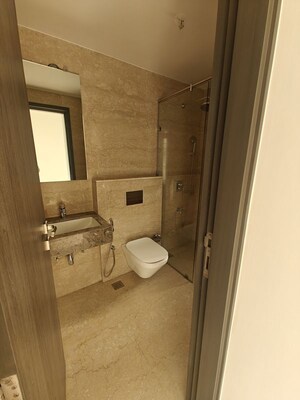 Bathroom in 3.5 BHK Apartment at Piramal Mahalaxmi Central Tower 2, Mahalaxmi – for Rent