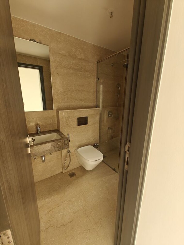 Bathroom, piramal-mahalaxmi-central-tower-2 3.5 Bedroom 1500 Sq.Ft. Apartment In Mahalaxmi Mumbai 10358067