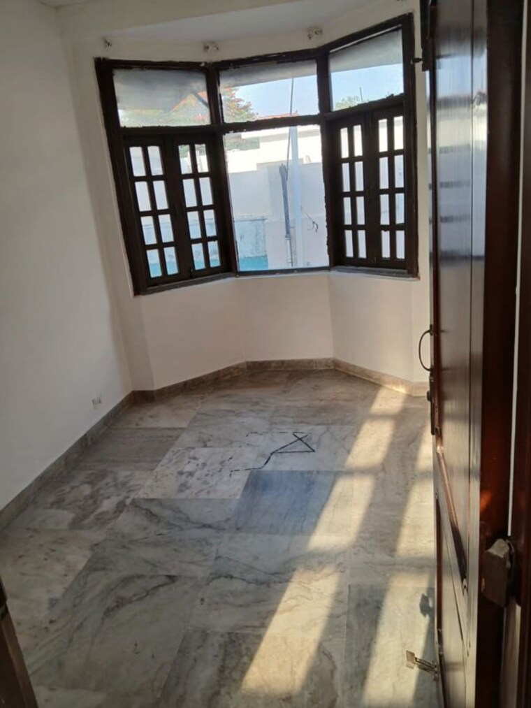 Room, sukhdev vihar 3 Bedroom 2700 Sq.Ft. Builder Floor In Sukhdev Vihar Delhi 10358072