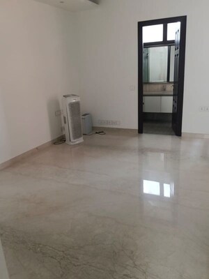 Room in 4 BHK Builder Floor at Jor Bagh – for Rent