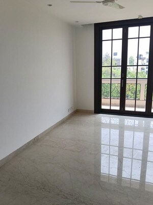Room in 4 BHK Builder Floor at Jor Bagh – for Rent